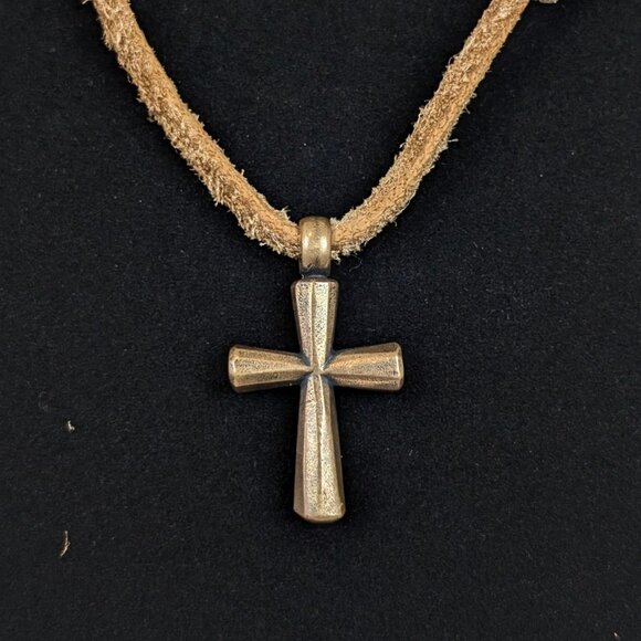V. Bohemian Adjustable Suede Cross Pendant Necklace - Picture 3 of 4